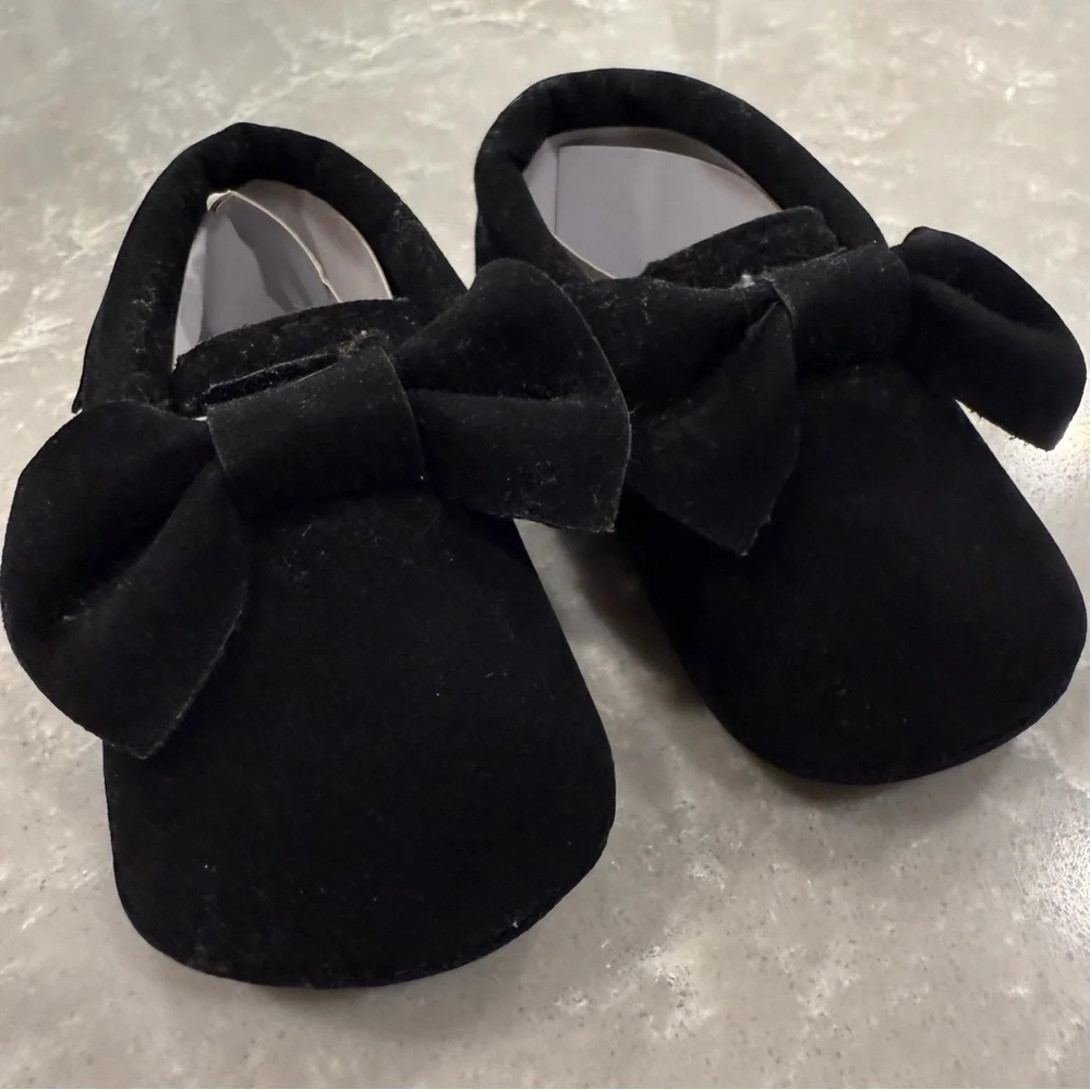 Romirus Black Velvet Fringe Bow Moccasins Size 2 NWOT
